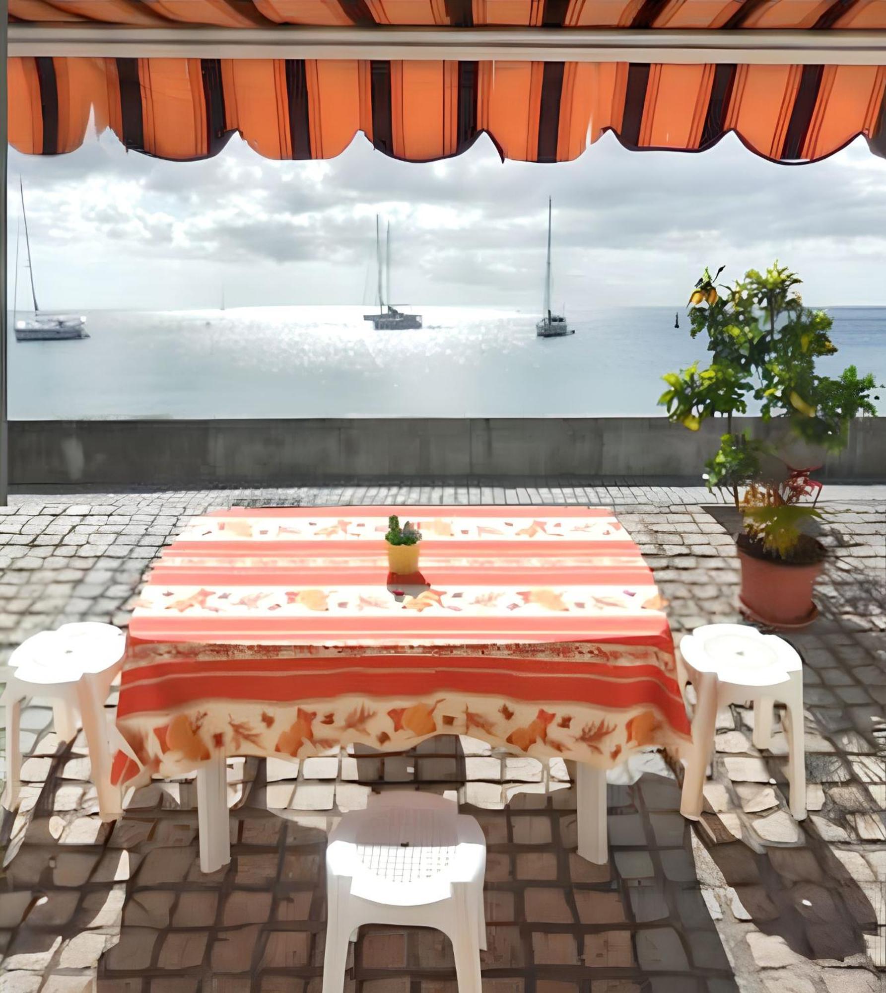 Maison De Charme A Saint-Pierre Avec Vue Sur Mer Et Montagne Luaran gambar